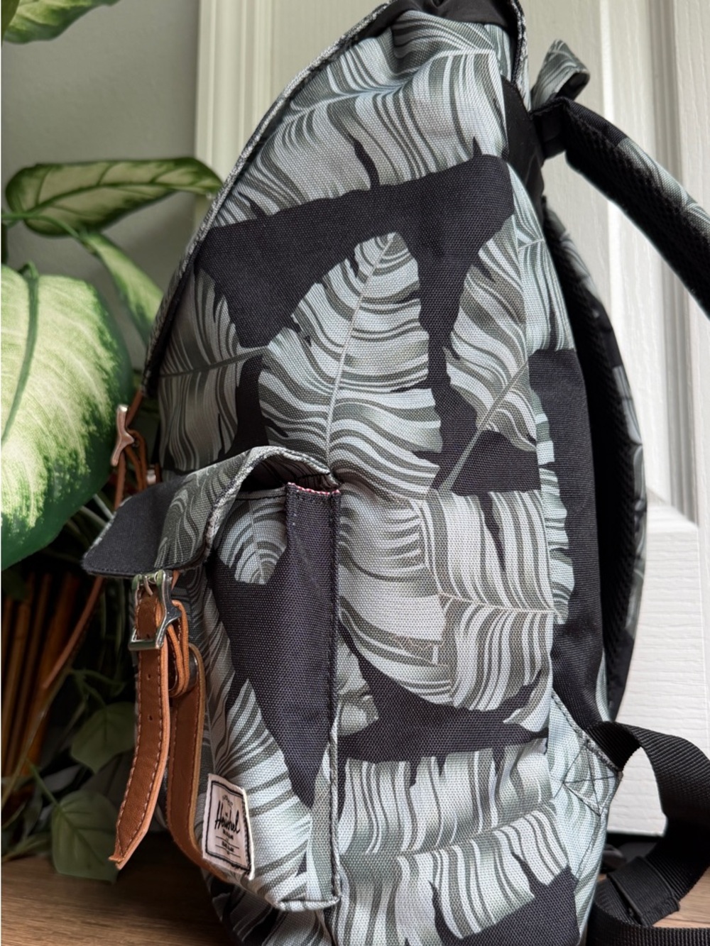 The Herschel Supply Co. Dawson Tropical Retreat Unisex Backpack - School Bag - Picture 12 of 15